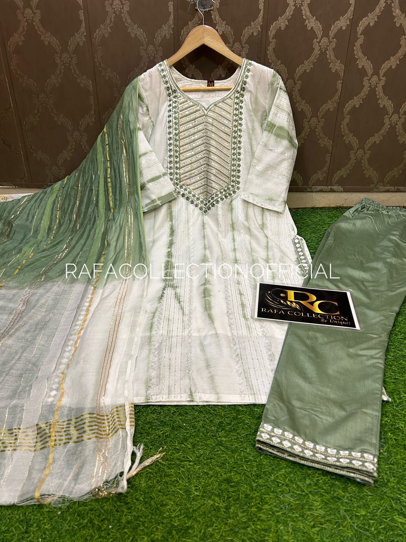 Silk embroided suit 543