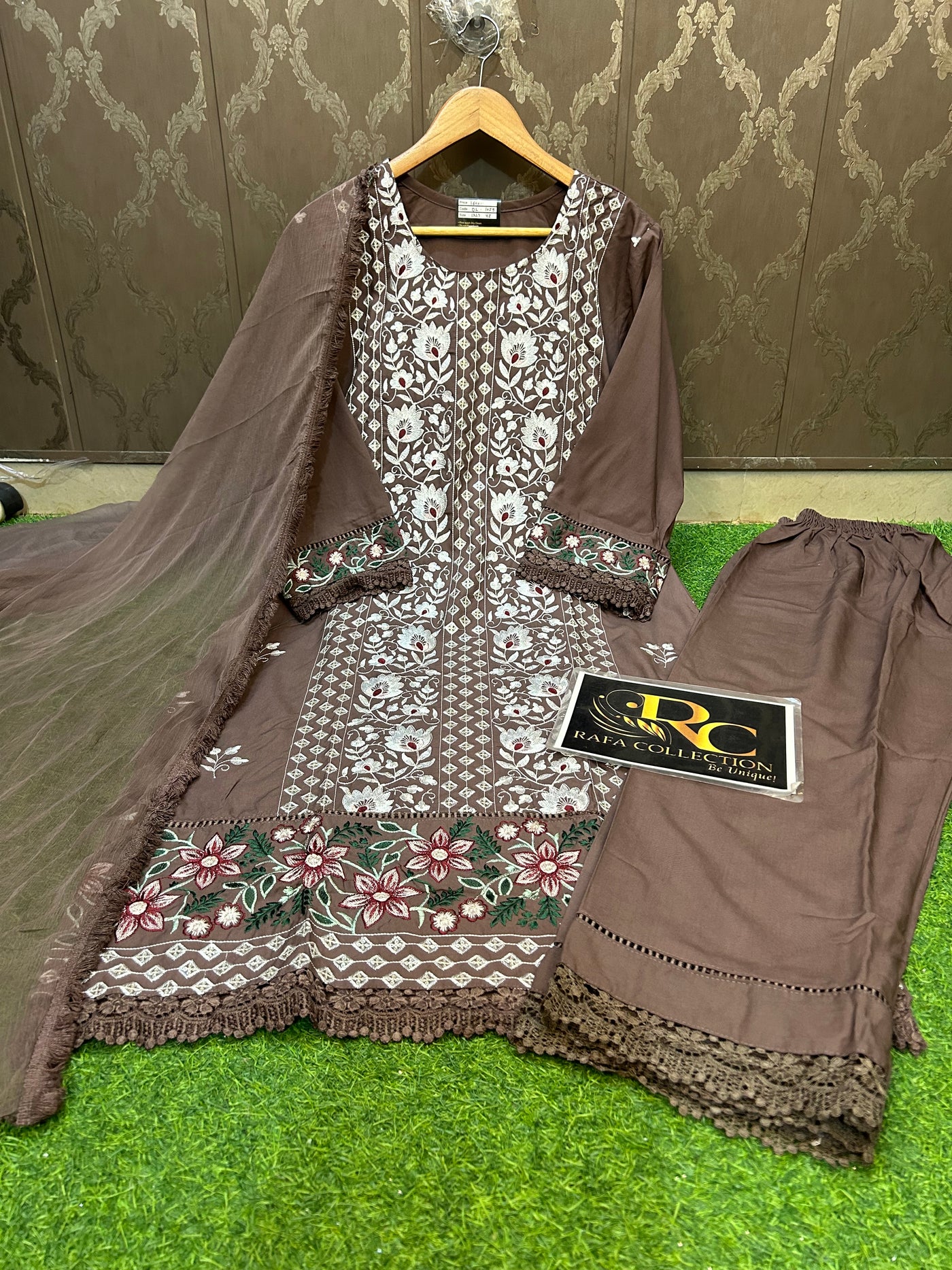 Pakistani Suit 1023