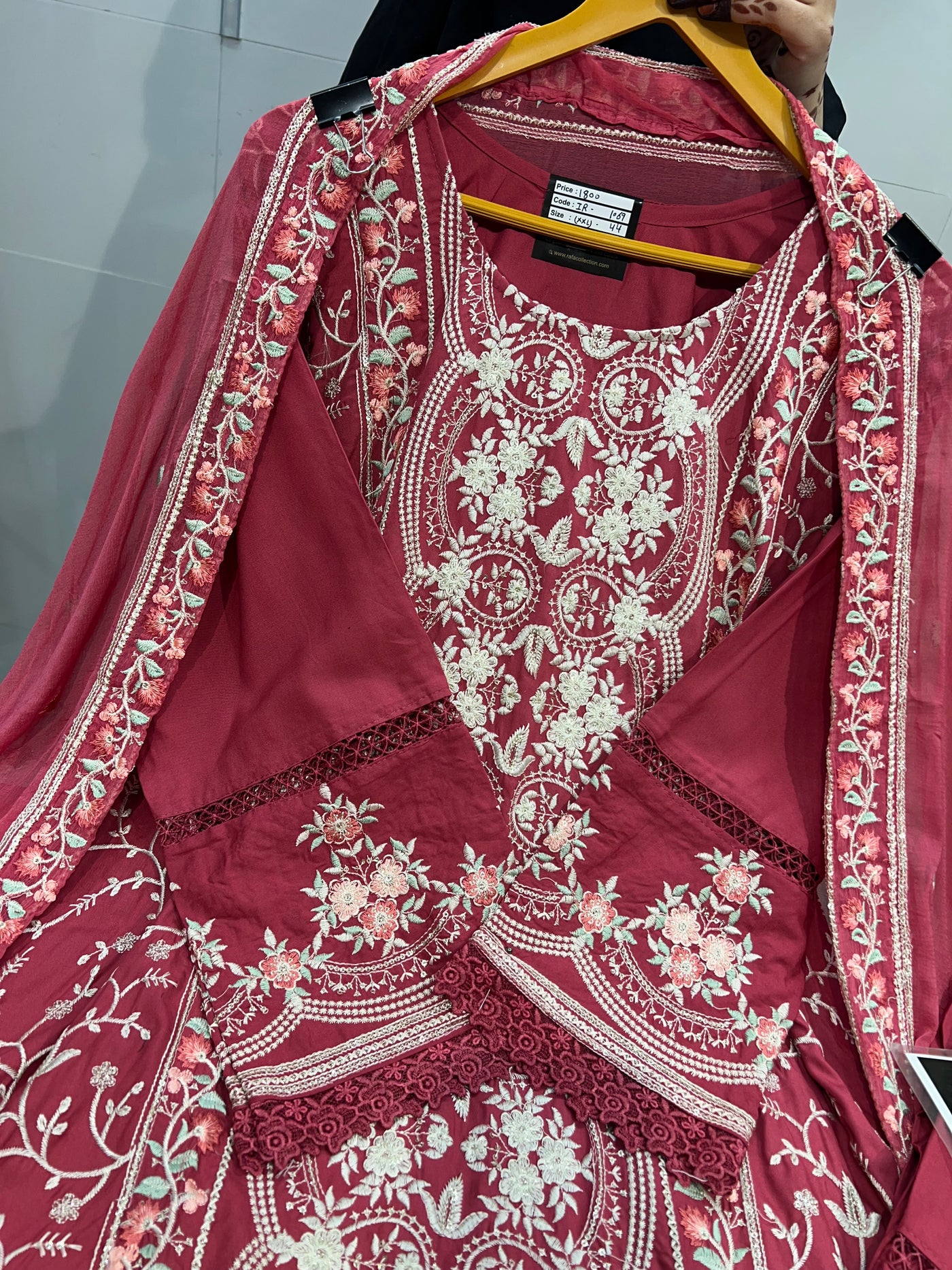 Pakistani Formals 1069