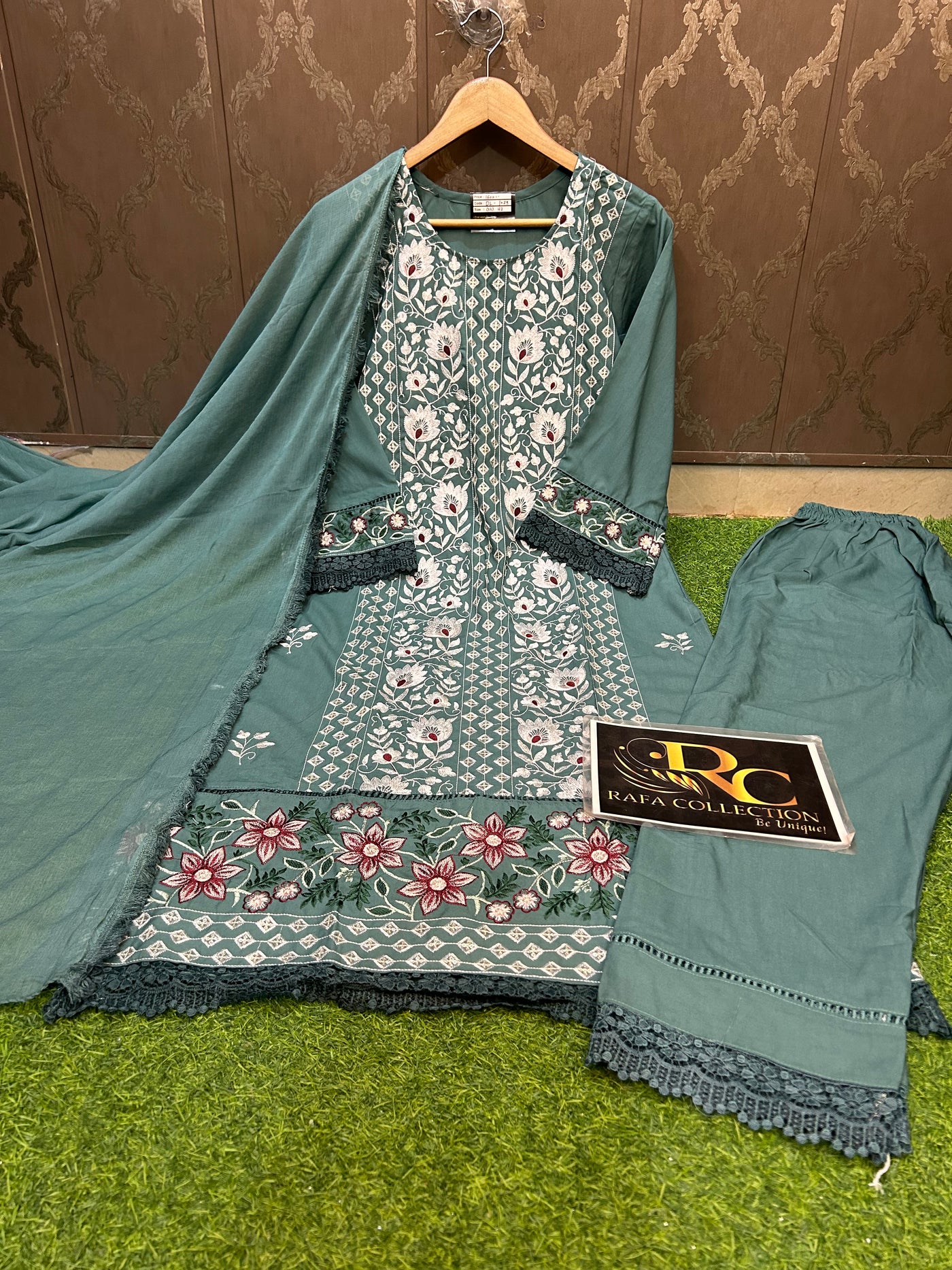 Pakistani Suit 1023